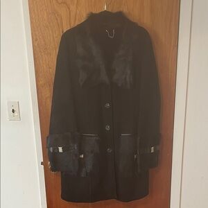 Chic Women's 100% Sheepskin for Coat with Natural Fur Accents. Size M Like new